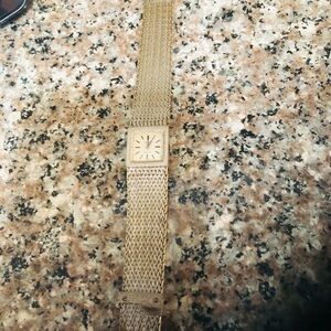 Elegant Gold Mesh Watch